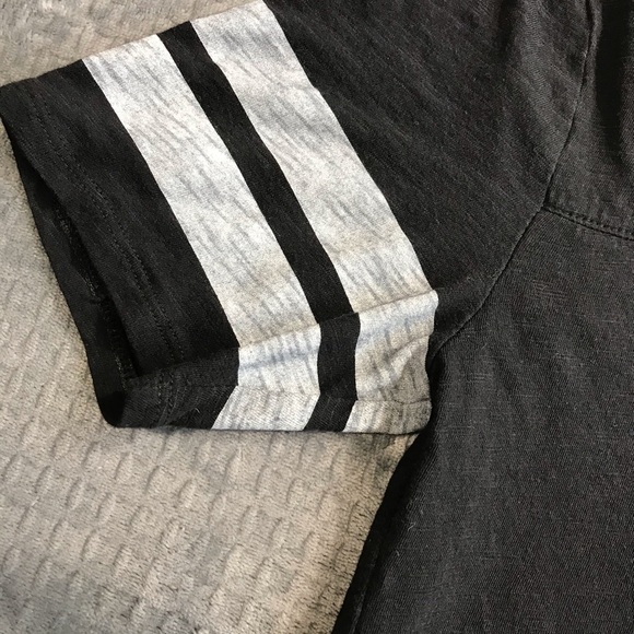 Old Navy basic tee - Picture 4 of 5